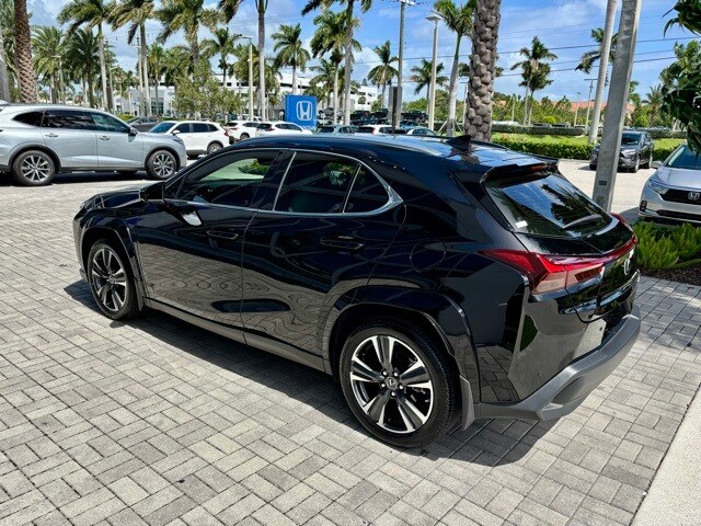 2024 Lexus UX 250h Premium photo 4