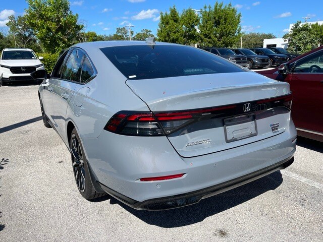 2023 Honda Accord Hybrid Touring photo 2