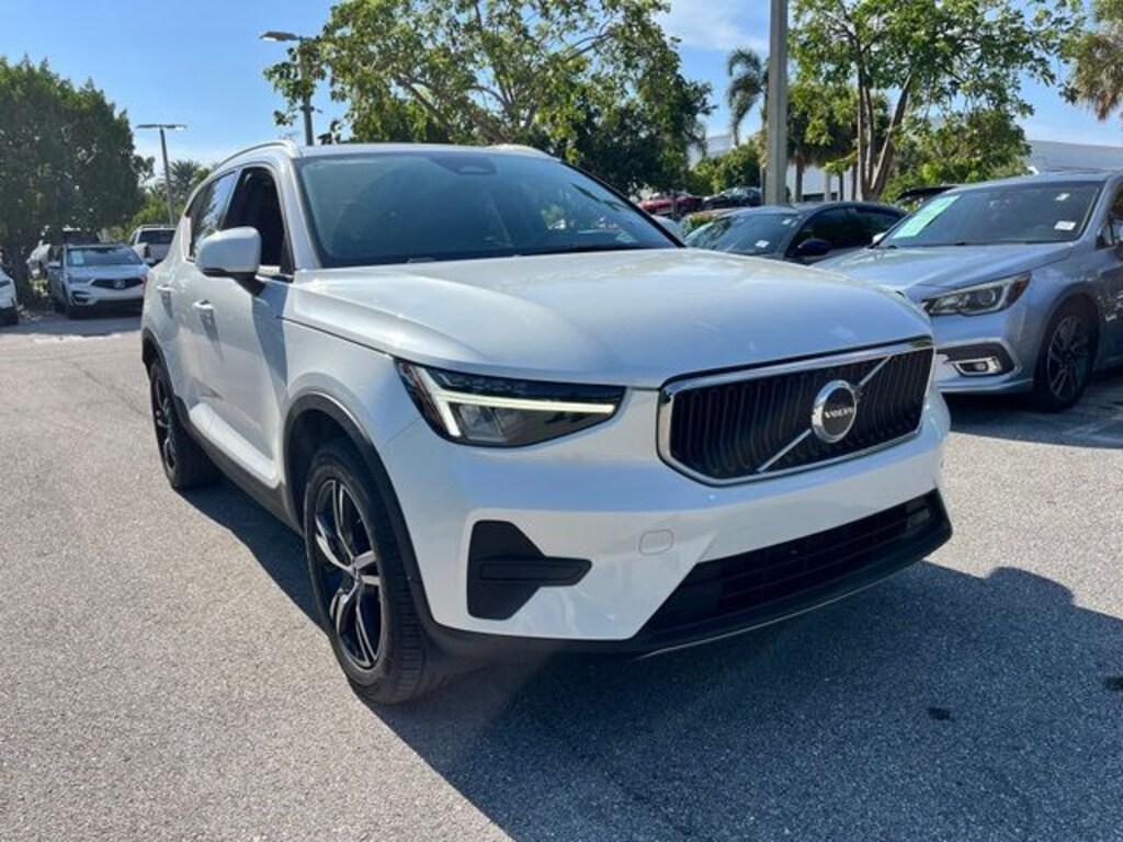 Used 2023 Volvo XC40 B4 Core SUV
