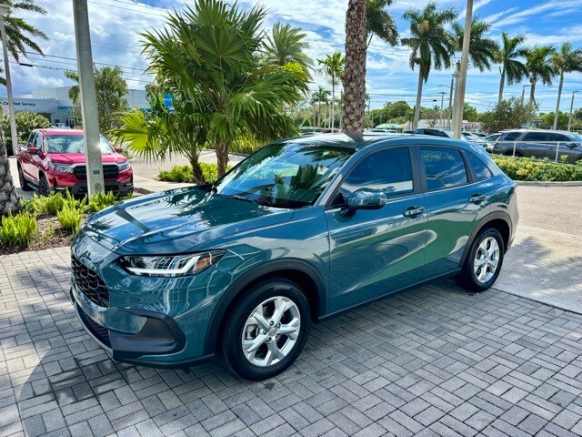 2024 Honda HR-V LX photo 2