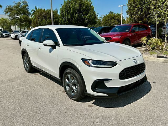 Platinum White Pearl 2027 Honda HR-V SUV / Crossover Front-Wheel Drive