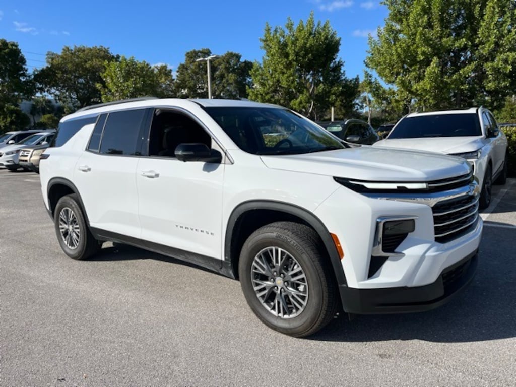 Used 2024 Chevrolet Traverse LT SUV