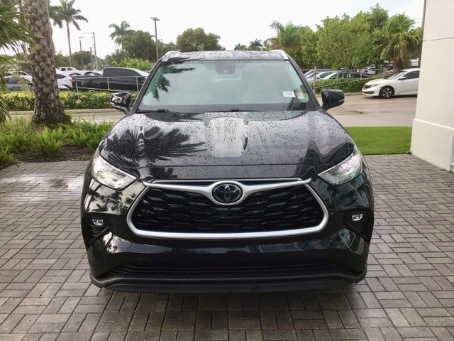 Used 2020 Toyota Highlander XLE with VIN 5TDHZRAH1LS012077 for sale in Delray Beach, FL