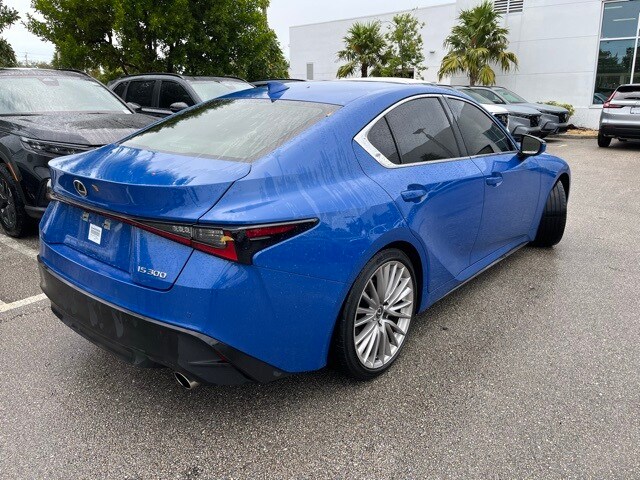 2023 Lexus IS 300 photo 4