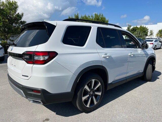 2025 Honda Pilot Touring photo 3