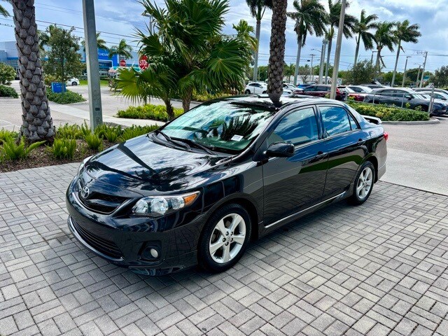 2013 Toyota Corolla S photo 2