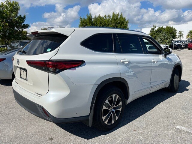 2020 Toyota Highlander XLE photo 4