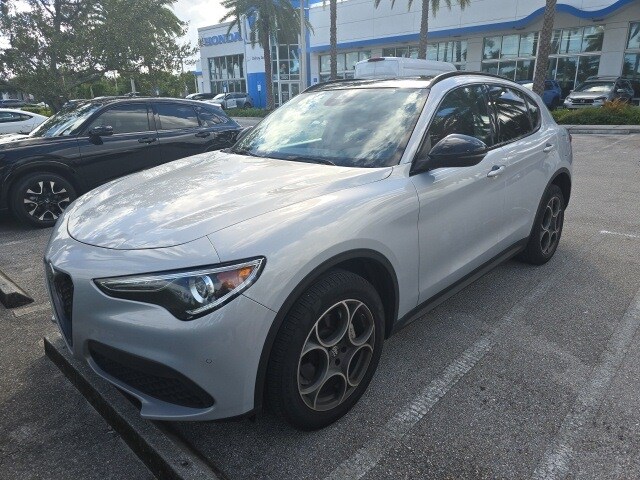 2021 Alfa Romeo Stelvio Sport Base photo 2