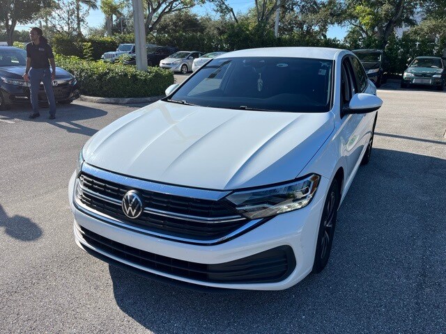2024 Volkswagen Jetta 1.5T S photo 2