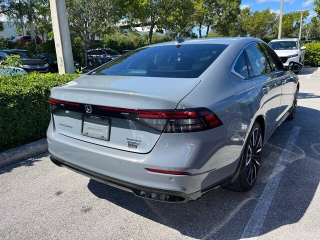 2023 Honda Accord Hybrid Touring photo 3