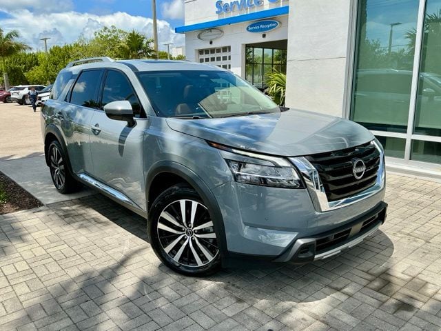 2024 Nissan Pathfinder Platinum 2WD's photo