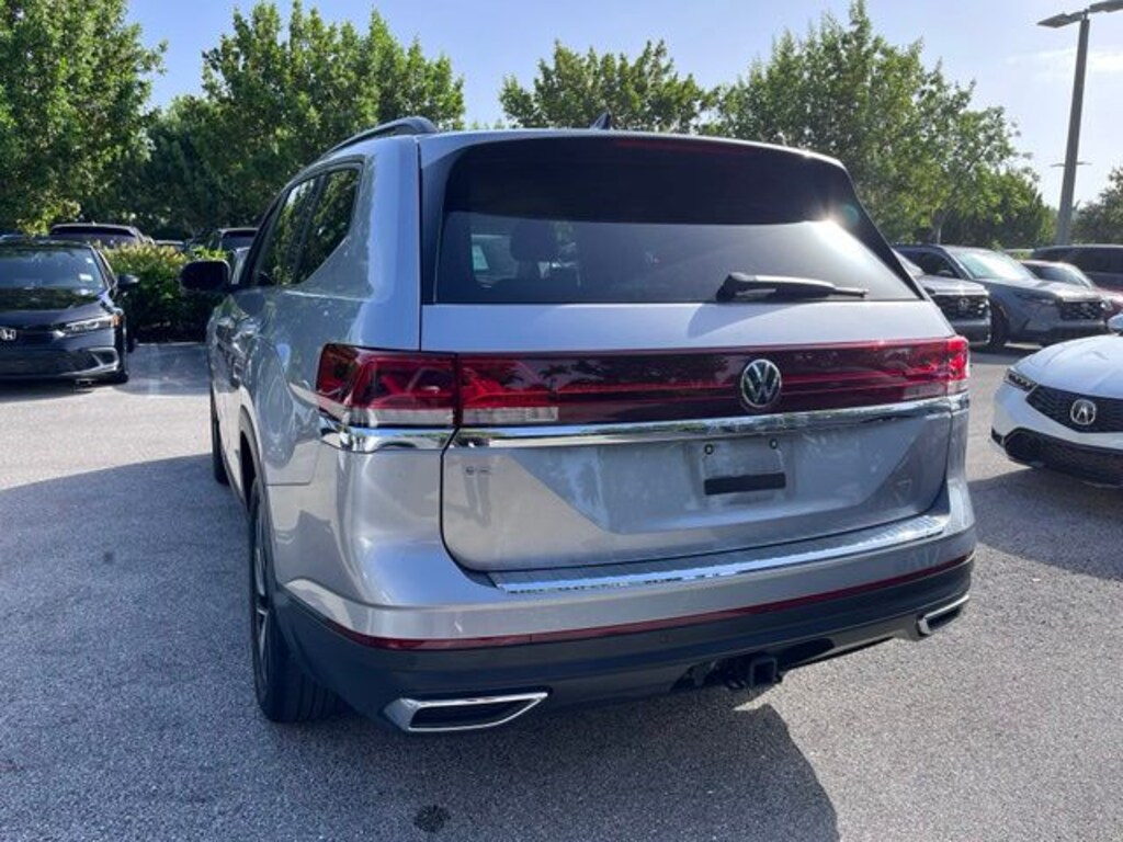 Used 2024 Volkswagen Atlas 2.0T SE w/Technology SUV