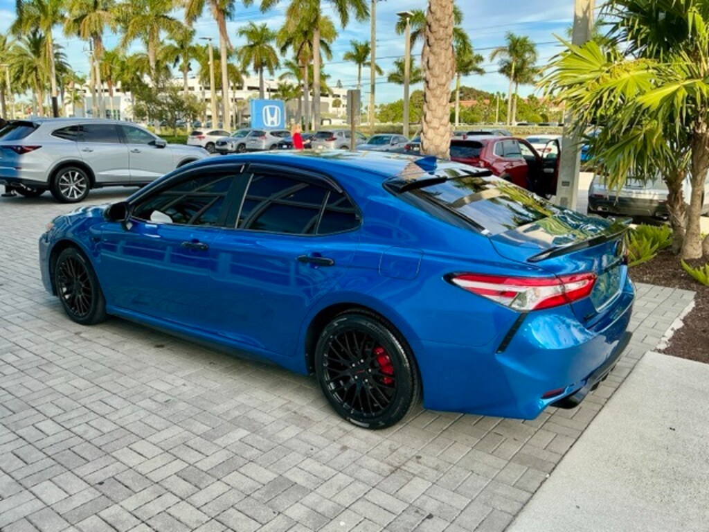 Used 2020 Toyota Camry SE Sedan