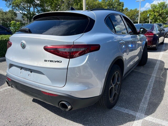2021 Alfa Romeo Stelvio Sport Base photo 4