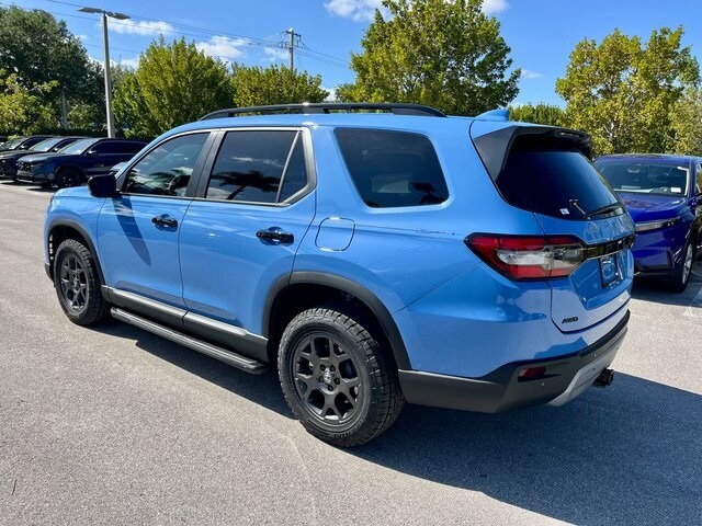2025 Honda Pilot TrailSport photo 3