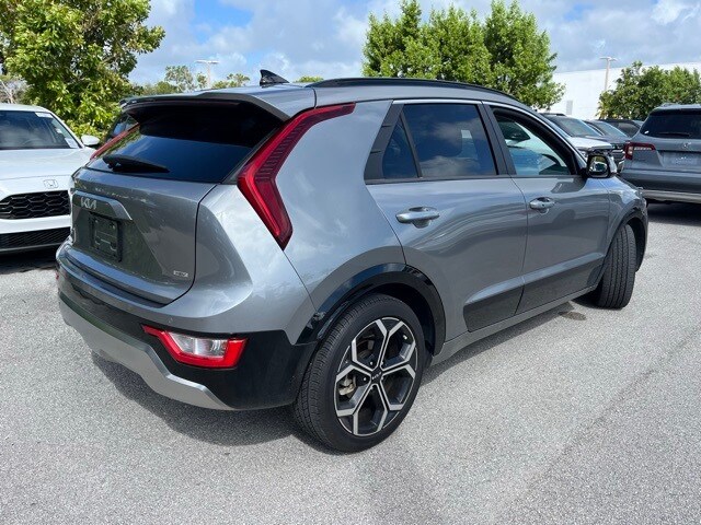 2024 Kia Niro EX Touring photo 3