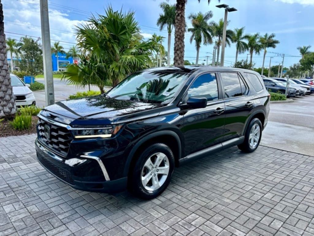 Used 2023 Honda Pilot LX SUV