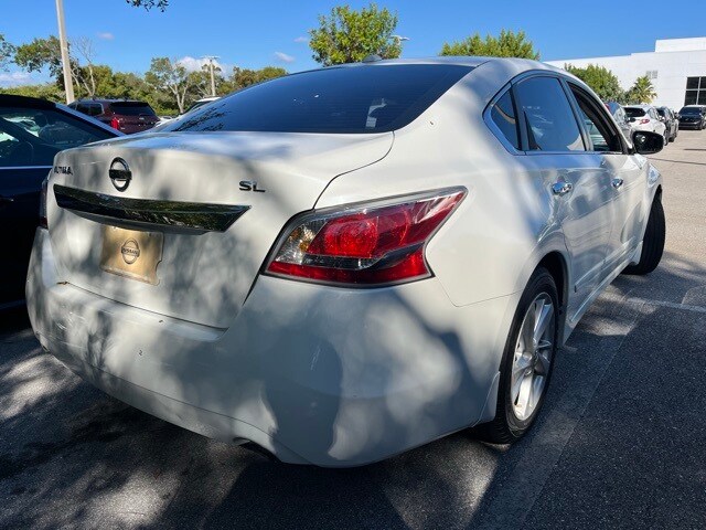 2015 Nissan Altima 2.5 SL photo 2