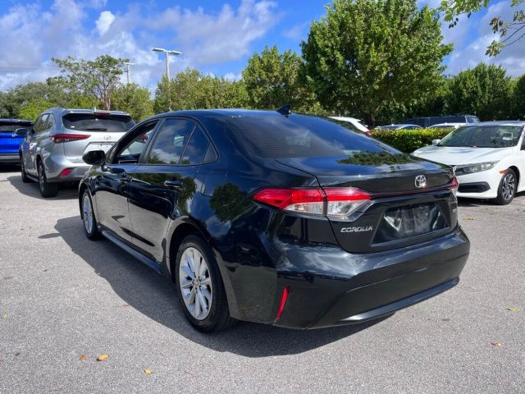 Used 2021 Toyota Corolla LE Sedan