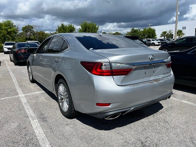 2017 Lexus ES 350 photo 3