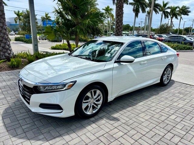2018 Honda Accord LX photo 3