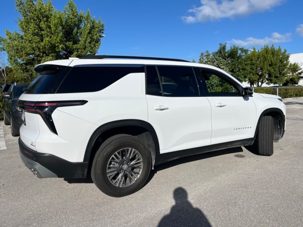 Used 2024 Chevrolet Traverse LT SUV