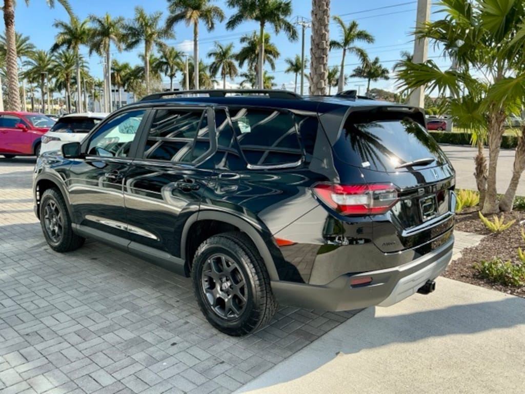 Used 2023 Honda Pilot TrailSport SUV