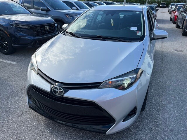 2019 Toyota Corolla LE photo 2