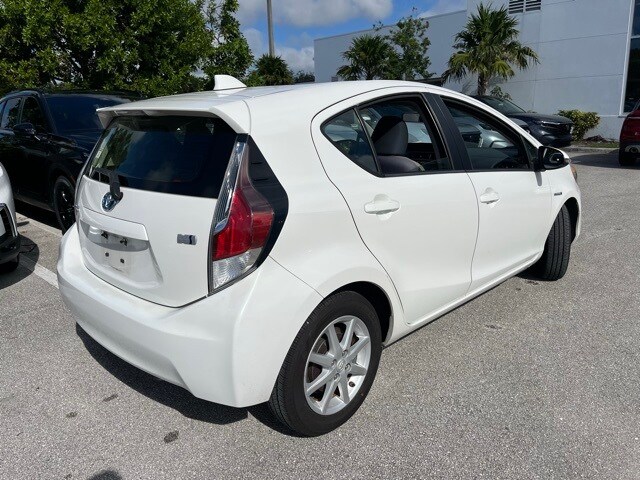 2015 Toyota Prius C Three photo 4
