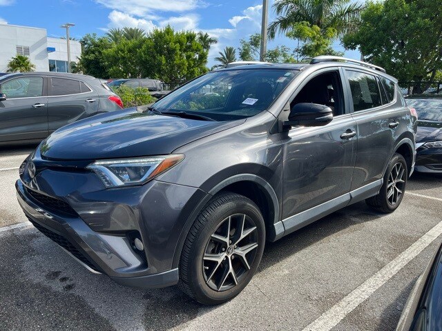 2017 Toyota RAV4 SE photo 2
