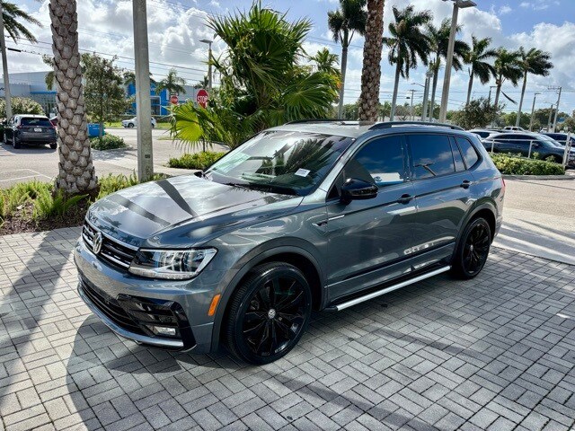 2020 Volkswagen Tiguan SE R-Line Black photo 2