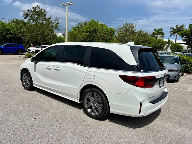2026 Honda Odyssey Touring photo 4