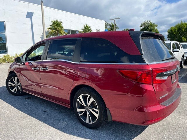2022 Honda Odyssey Touring photo 3