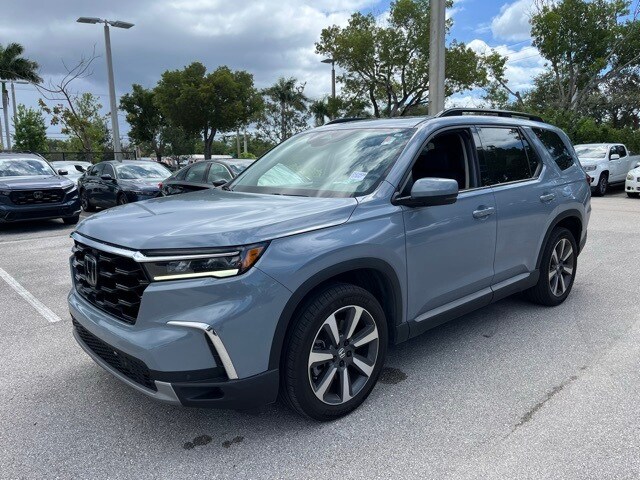 2023 Honda Pilot Touring photo 2