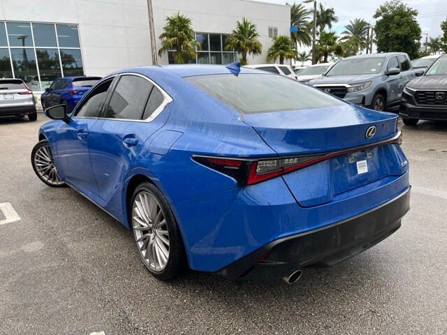 2023 Lexus IS 300 photo 3