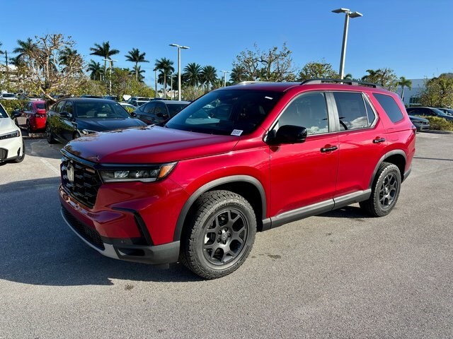 2025 Honda Pilot TrailSport photo 3