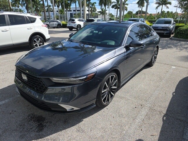 2023 Honda Accord Hybrid Touring photo 3