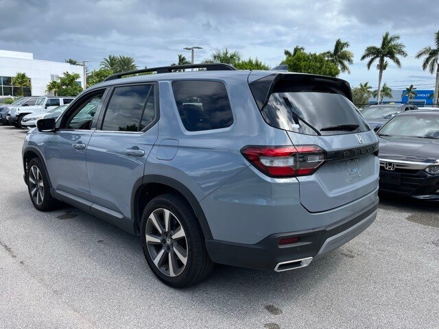 2023 Honda Pilot Touring photo 3