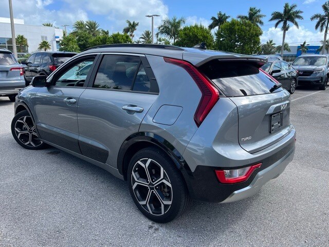 2024 Kia Niro EX Touring photo 2