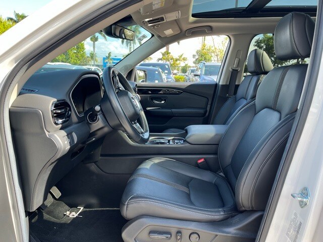 2025 Honda Pilot Touring photo 4