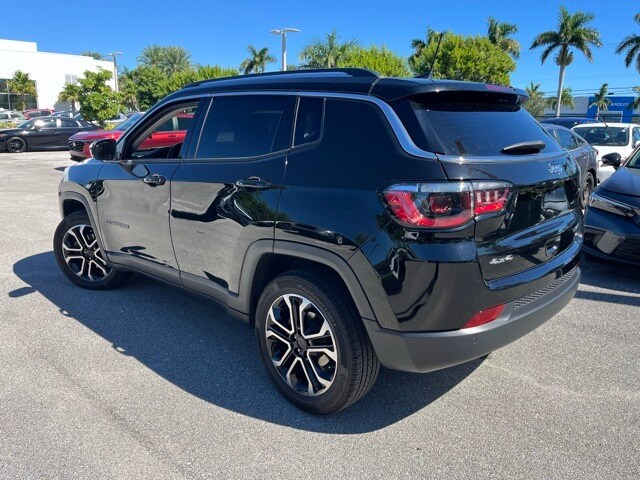 2022 Jeep Compass Limited photo 2