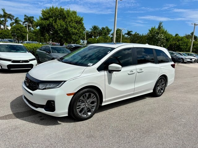 2026 Honda Odyssey Touring photo 3