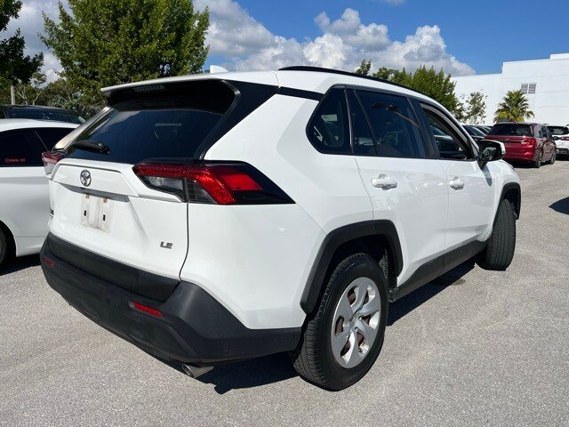 2021 Toyota RAV4 LE photo 4