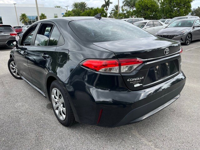 2021 Toyota Corolla LE photo 3
