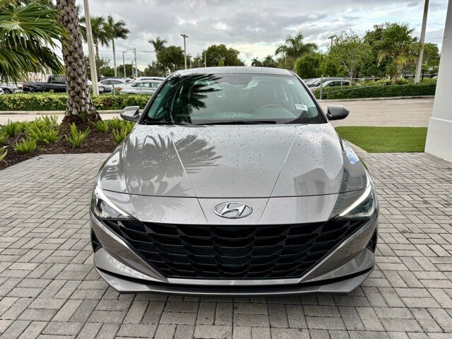 2023 Hyundai Elantra SEL photo 2