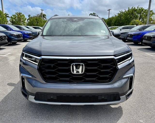 2025 Honda Pilot Touring photo 2