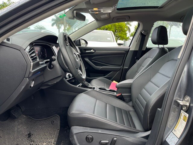 2021 Volkswagen Jetta SEL photo 2