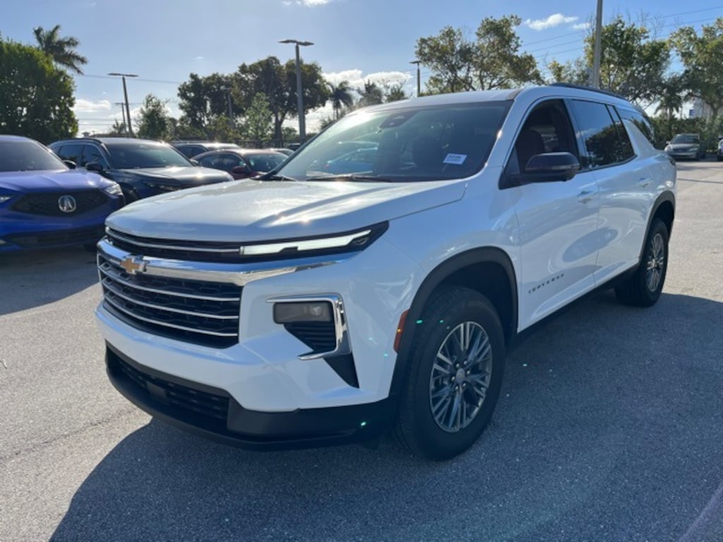 Used 2024 Chevrolet Traverse LT SUV
