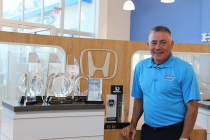 Staff member Thomas Arena from ID_1f84b4