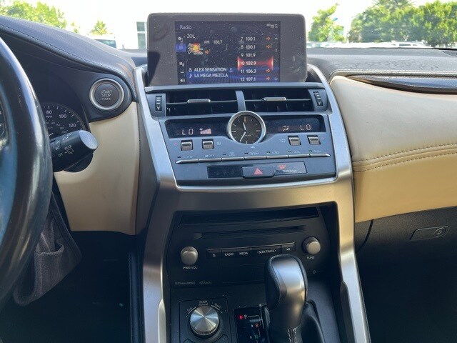2019 Lexus NX 300 Luxury photo 4